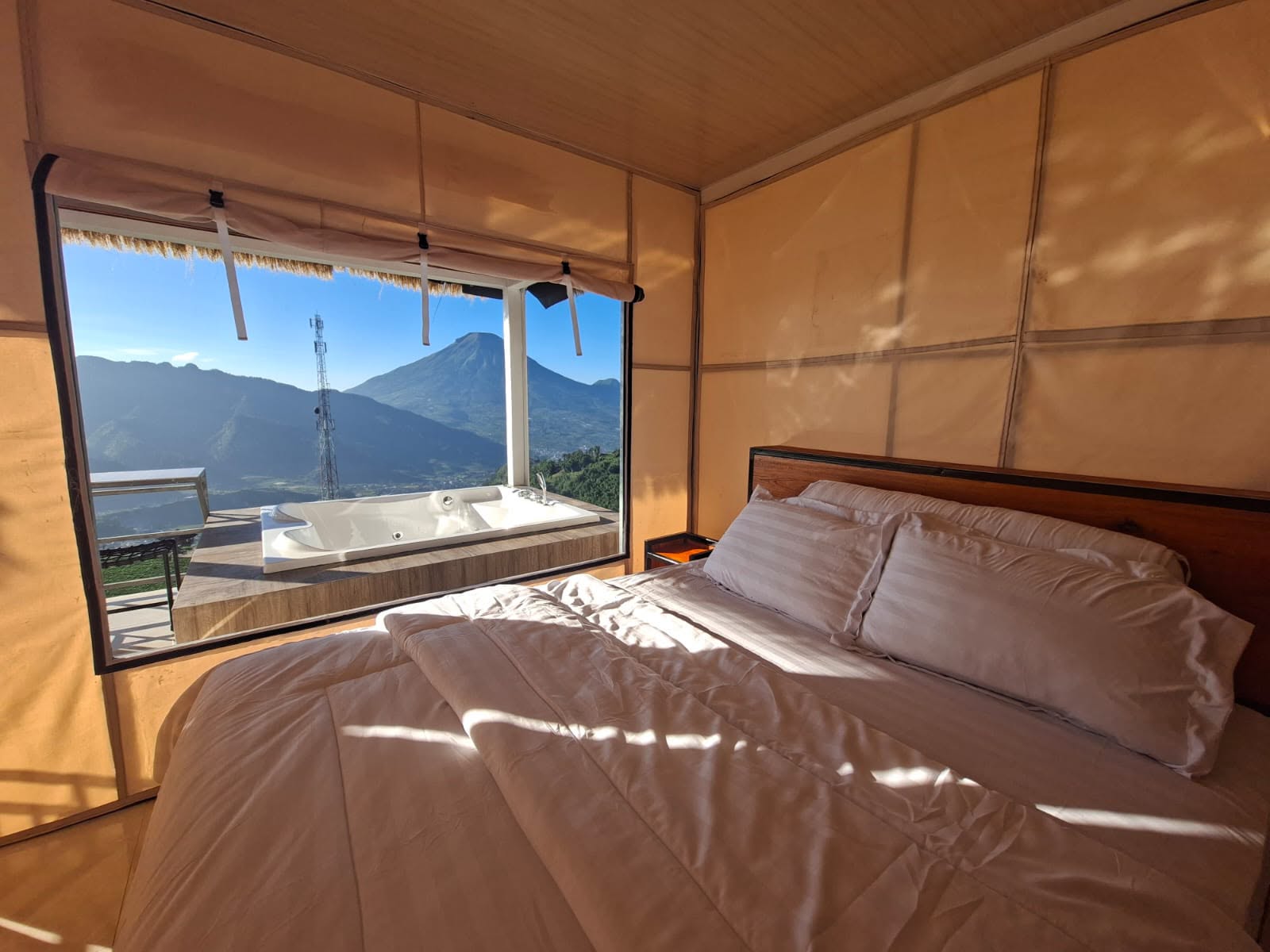 Glamping Instagramable Atas Awan Dieng